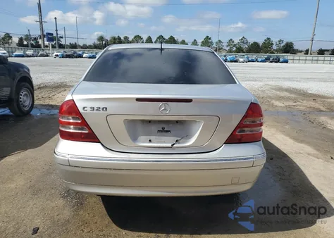 2002 Mercedes-Benz C 320 z USA, uszkodzony, nr VIN WDBRF64J42F270231